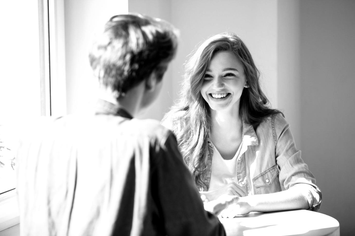 Consultation financière en face à face dans un bureau professionnel